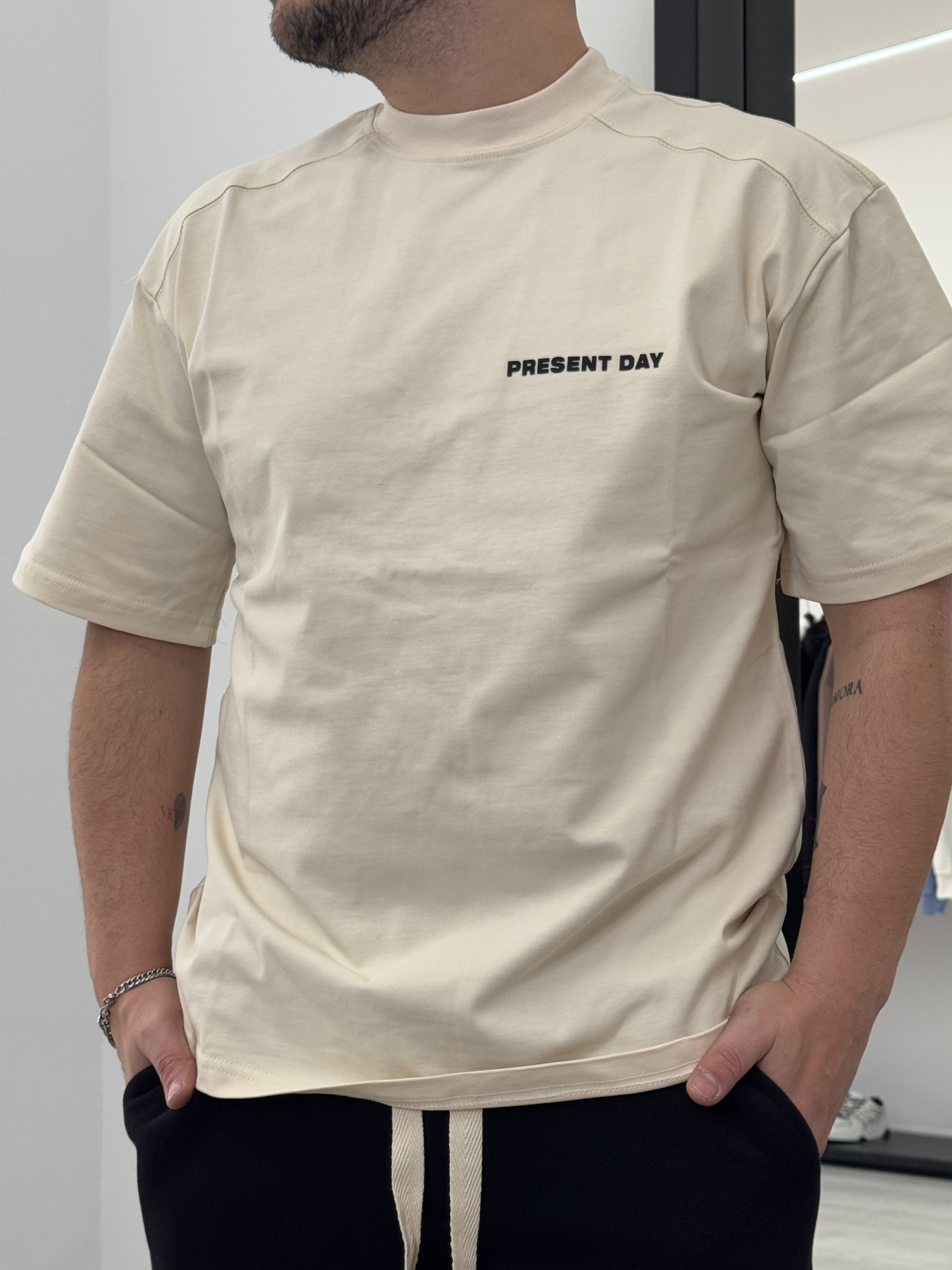T-Shirt Present Day